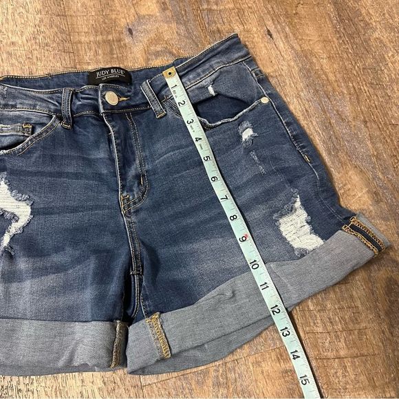 JUDY BLUE Shorts Womens Large Mid Rise Cuffed Blue Denim Distressed Ripped 29x4 - Picture 2 of 8